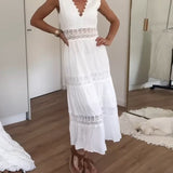 Kim – Elegantní krajkové šaty s výstřihem do V
