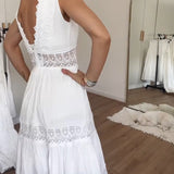 Kim – Elegantní krajkové šaty s výstřihem do V