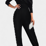 Brina – Elegantní šaty s odhalenými rameny a perlami