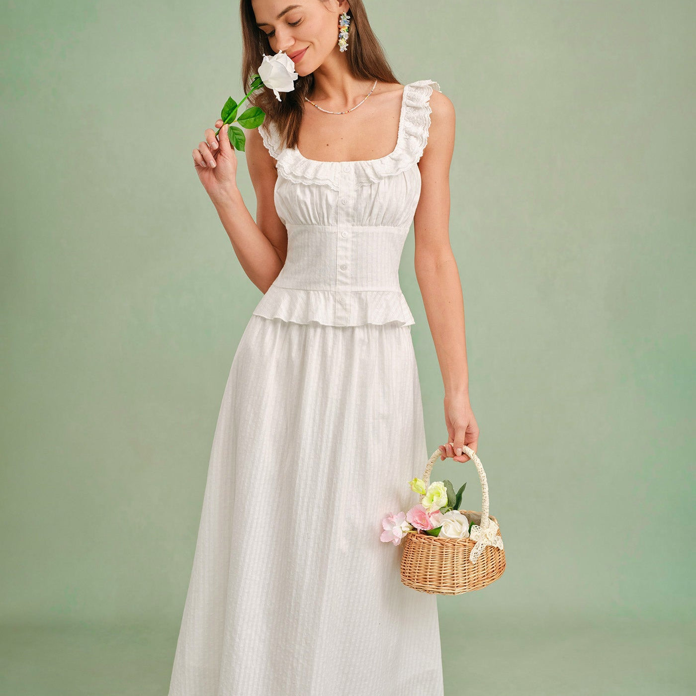 Valge Ruudukujuline – Elegantní top s volány