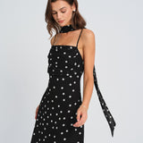 Must Täpiline – Elegantní maxi šaty