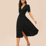 Must V-kaelusega – Elegantní midi šaty